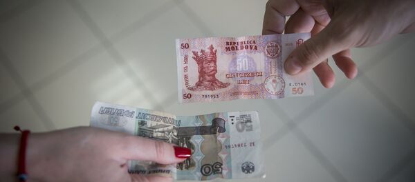 Банкноты номиналом 50 российских рублей и 50 молдавских леев - Sputnik Молдова