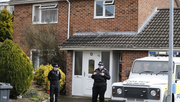 Police officers stand outside the house of former Russian double agent Sergei Skripal who was found critically ill Sunday following exposure to an unknown substance in Salisbury, England, Tuesday, March 6, 2018 - Sputnik Moldova-România