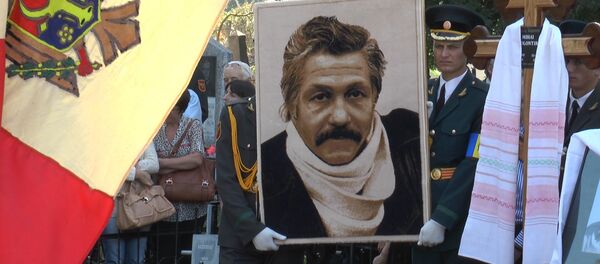 Mihai Volontir a fost condus pe ultimul drum în aplauze Mihai Volontir a fost condus pe ultimul drum în aplauze - Sputnik Moldova