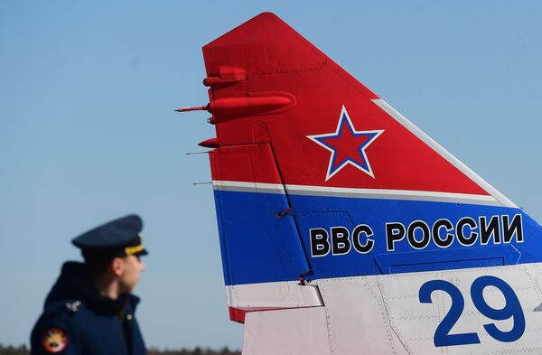 Avioane de luptă multirol Mig-29 ale grupului de pilotaj „Striji” pe aeroportul „Kubinka”, după repetițiile părții aeriene a paradei pentru de Ziua Victoriei - Sputnik Moldova