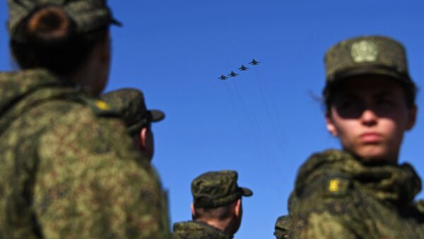 Многофункциональные истребители-бомбардировщики Су-34 на репетиции парада Победы на военном полигоне Алабино - Sputnik Молдова