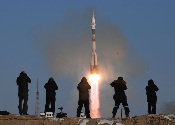 Lansarea rachetei Soyuz-FG cu nava-pilot Soyuz MS-07, de la cosmodromul Baikonur, 18 decembrie 2017. - Sputnik Moldova-România