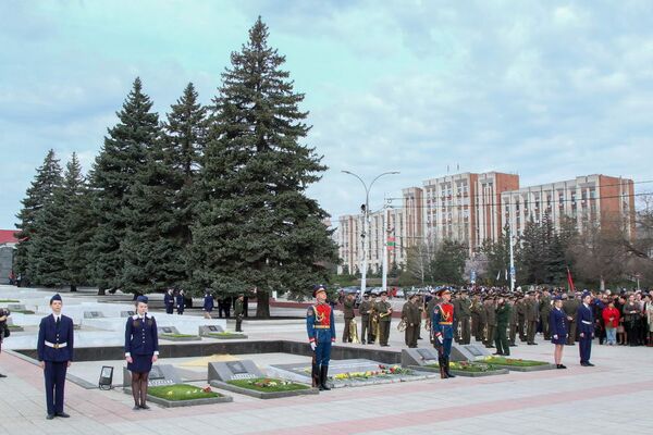 Тирасполь отметил 74-ю годовщину освобождения от фашистских захватчиков Тирасполь отметил 74-ю годовщину освобождения от фашистских захватчиков - Sputnik Молдова