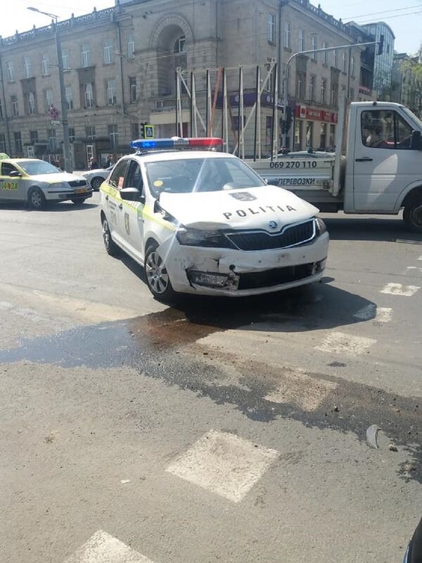 Авария в центре Кишинева Авария в центре Кишинева - Sputnik Молдова