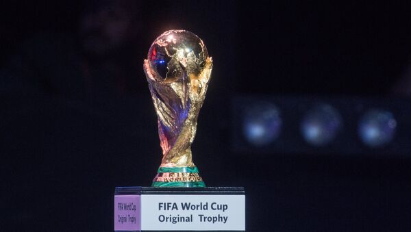 Кубок чемпионата мира по футболу на официальной жеребьевке чемпионата мира по футболу 2018 - Sputnik Молдова