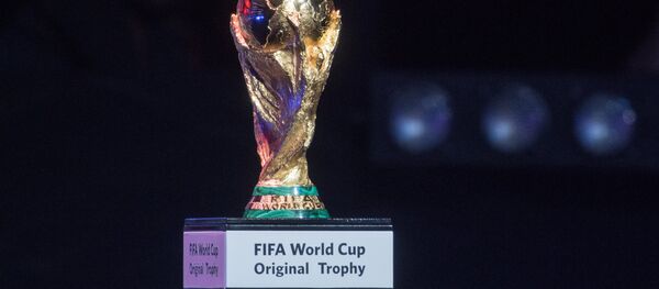 Кубок чемпионата мира по футболу на официальной жеребьевке чемпионата мира по футболу 2018 - Sputnik Молдова