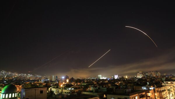Missiles streak across the Damascus skyline as the U.S. launches an attack on Syria targeting different parts of the capital, early Saturday, April 14, 2018. Syria's capital has been rocked by loud explosions that lit up the sky with heavy smoke as U.S. President Donald Trump announced airstrikes in retaliation for the country's alleged use of chemical weapons.  - Sputnik Moldova-România