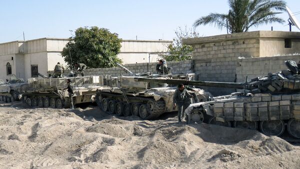 Syrian Army modified T-72 tanks hold a position during Syrian forces' assault to capture the rebel-held village of Hawsh Nasri, which is located near the rebel-held town of Douma on the eastern outskirts of the capital Damascus - Sputnik Moldova-România