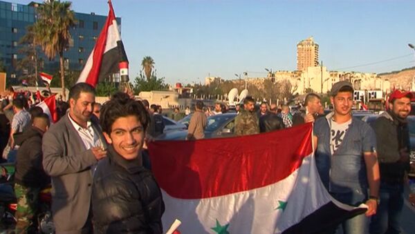 Мы протестуем!: жители Дамаска о ракетном ударе по Сирии - Sputnik Moldova