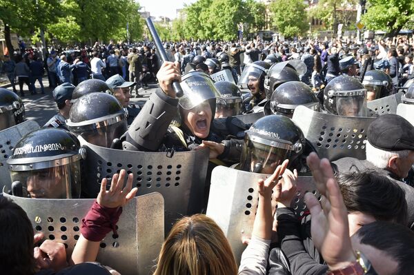 Акция протеста оппозиции в Ереване Акция протеста оппозиции в Ереване - Sputnik Молдова