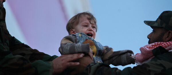 Погрузка беженцев на греческий корабль в порту Бенгази. - Sputnik Молдова