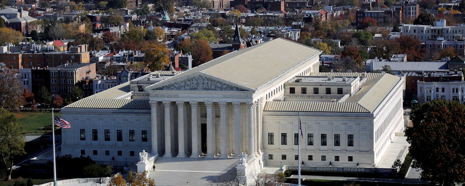 A general view of the U.S. Supreme Court building in Washington, U.S., November 15, 2016 - Sputnik Moldova-România, 1920, 02.10.2021