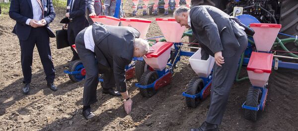 Igor Dodon și omologul Aleksandr  Lukașenko la centrul științific Porumbeni - Sputnik Молдова