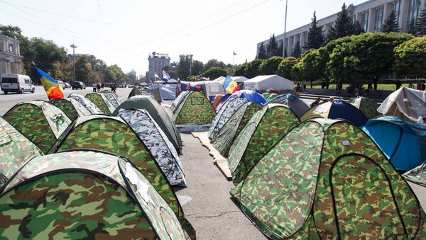 Единственное, чем могут напугать власть протестующие, - это камуфляжный окрас палаток. - Sputnik Молдова