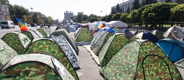 Единственное, чем могут напугать власть протестующие, - это камуфляжный окрас палаток. - Sputnik Молдова