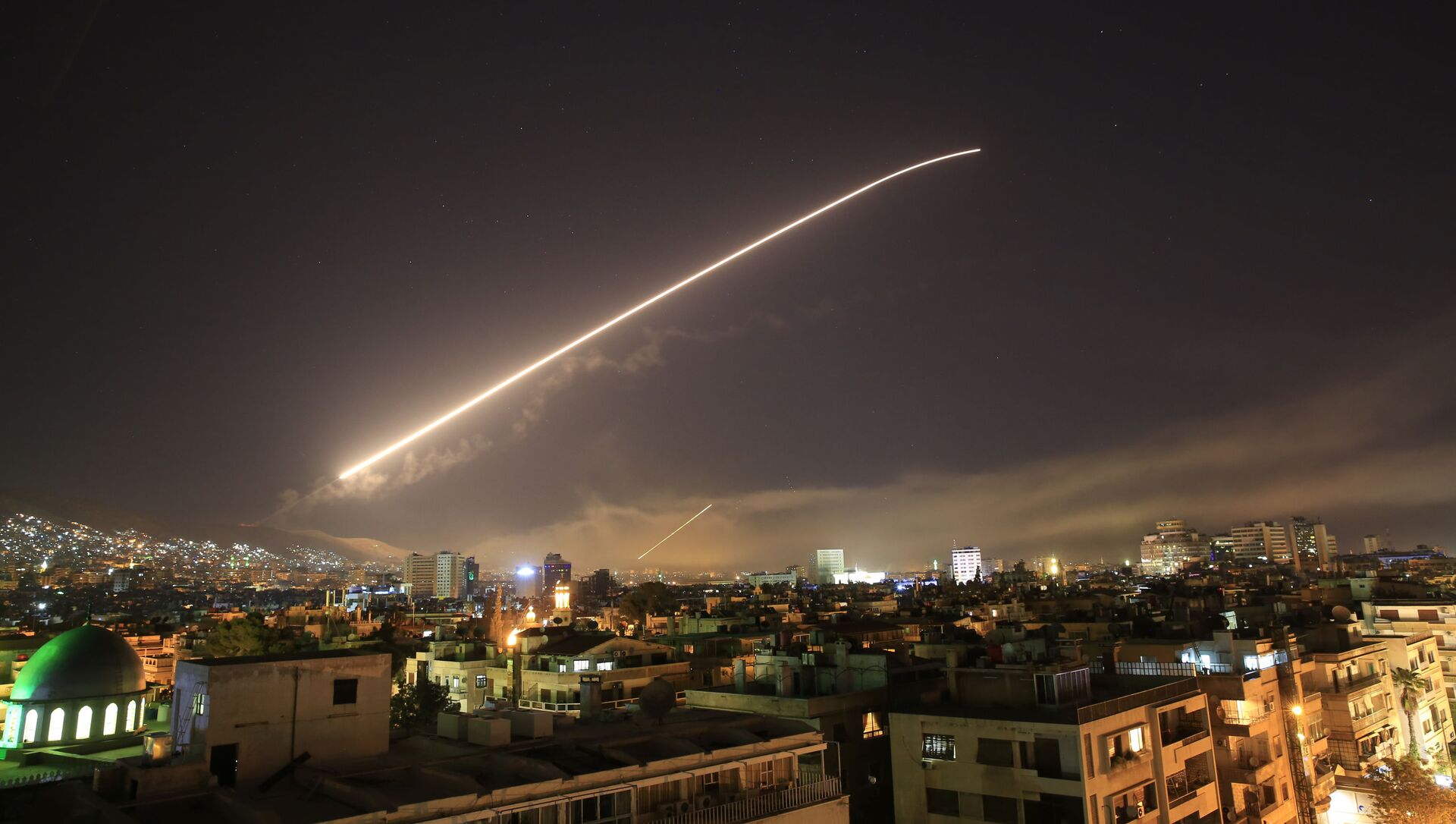 The Damascus sky lights up missile fire as the U.S. launches an attack on Syria targeting different parts of the capital early Saturday, April 14, 2018 - Sputnik Moldova, 1920, 01.03.2021