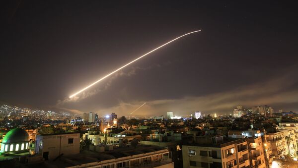 The Damascus sky lights up missile fire as the U.S. launches an attack on Syria targeting different parts of the capital early Saturday, April 14, 2018 - Sputnik Moldova-România
