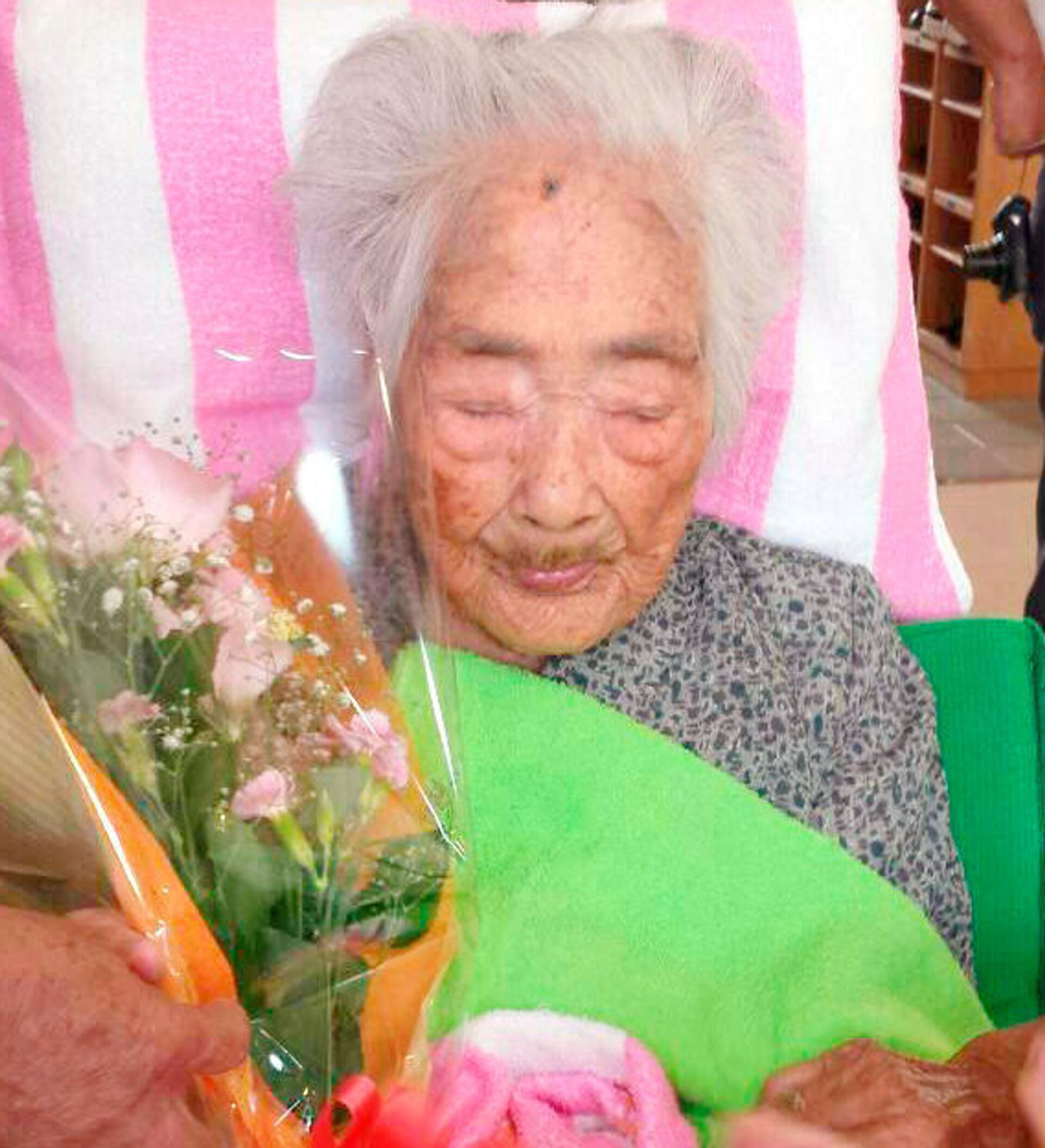 Человек проживший 300 лет. Наби Тадзима японская долгожительница. Долгожитель Наби Тадзима.
