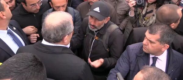 Саркисян побеседовал с лидером армянской оппозиции на митинге в Ереване - Sputnik Молдова