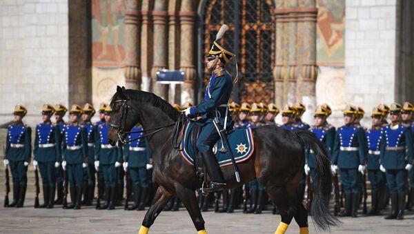 Церемония развода пеших и конных караулов Президентского полка - Sputnik Moldova-România