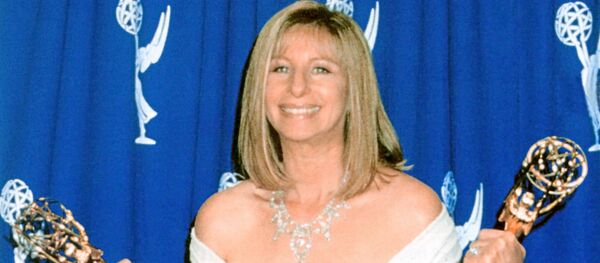 Американская актриса и эстрадная певица Барбра (Барбара Джоан) Стрейзанд. Репродукция из журнала Крестьянка, N 6, 1997 г. - Sputnik Молдова