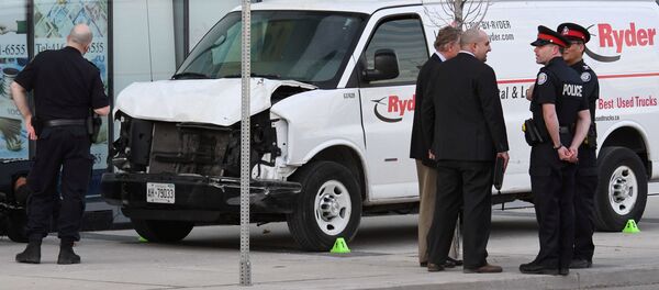 Водитель в Торонто наехал на людей - Sputnik Молдова