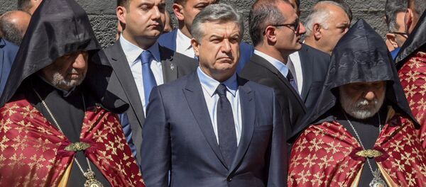 Врио Премьер-министра Армении Карен Карапетян в мемориальном комплексе Цицернакаберд (24 апреля 2018). Ереван - Sputnik Молдова