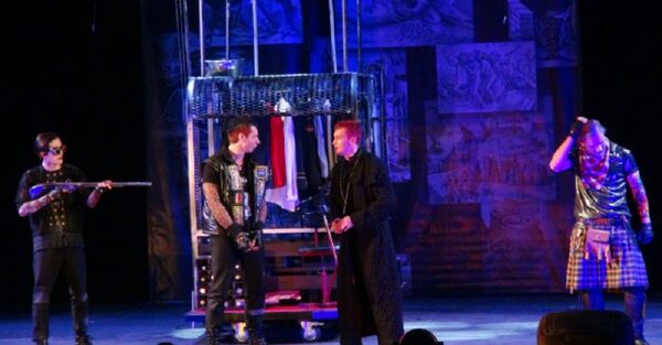 Спектакль Мамаша Кураж и ее дети в постановке театра С улицы Роз - Sputnik Молдова