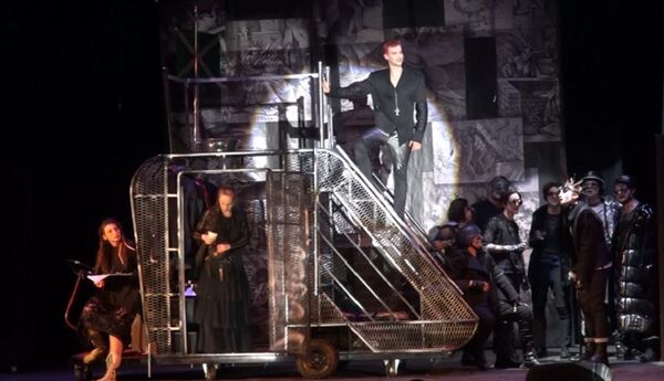 Спектакль Мамаша Кураж и ее дети в постановке театра С улицы Роз - Sputnik Молдова