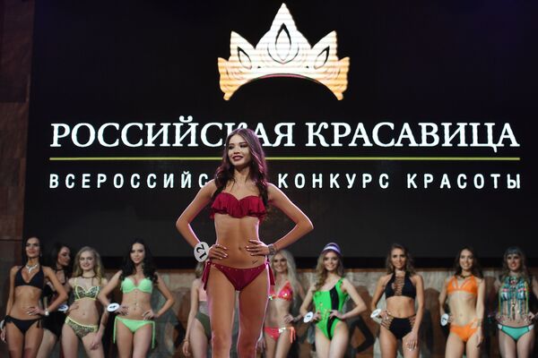Участницы конкурса красоты «Российская красавица 2018» во время соревнований в отеле Корстон в Москве - Sputnik Молдова