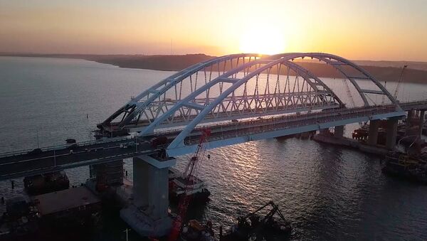 Строители завершили автодорожную часть моста в Крым - Sputnik Молдова