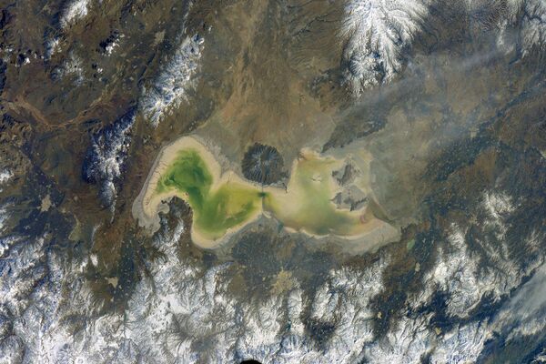 Снимок озера Урмия в Иране, сделанный с МКС российским космонавтом Антоном Шкаплеровым - Sputnik Молдова