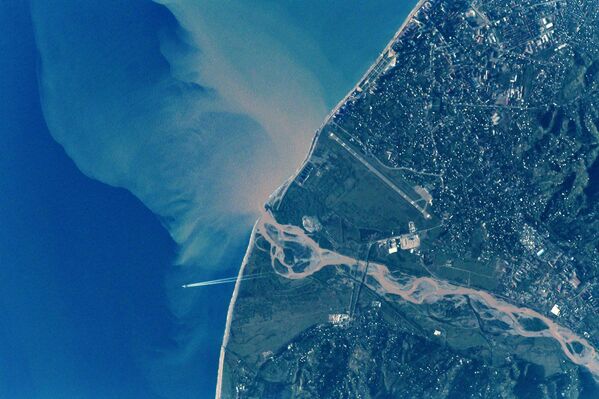 Снимок города Батуми, сделанный с МКС российским космонавтом Антоном Шкаплеровым - Sputnik Молдова