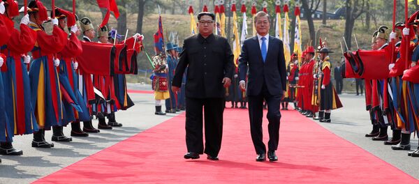 South Korean President Moon Jae-in walks with North Korean leader Kim Jong Un at the truce village of Panmunjom inside the demilitarized zone separating the two Koreas, South Korea, April 27, 2018 South Korean President Moon Jae-in walks with North Korean leader Kim Jong Un at the truce village of Panmunjom inside the demilitarized zone separating the two Koreas, South Korea, April 27, 2018 - Sputnik Moldova-România