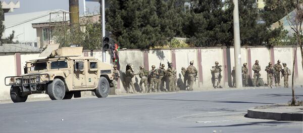 Nach dem Angriff auf den TV-Sender Shamshad: Afghanisches Sicherheitspersonal am Tatort in Kabul - Sputnik Moldova