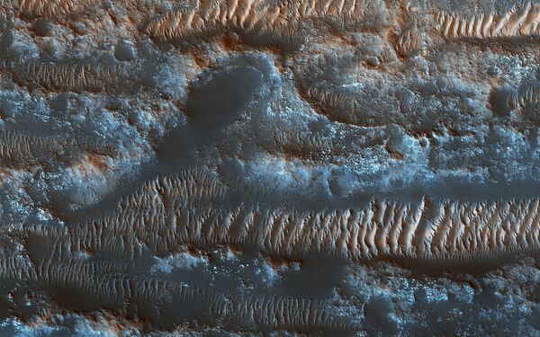 Движущиеся дюны на поверхности Марса в местности под названием Lobo Vallis - Sputnik Молдова