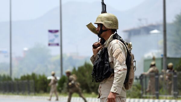 Afghan security forces gather at the site of an attack by Taliban fighters outside the parliament in Kabul, Afghanistan, Monday, June 22, 2015 - Sputnik Moldova-România