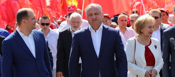 Igor Dodon (centru) - Sputnik Moldova