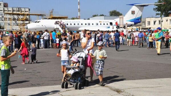 Скаждым годом число посетителей праздника в Кишиневском аэропорту растет. - Sputnik Молдова