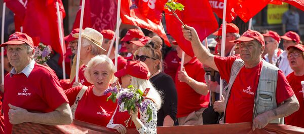 Участники первомайской демонстрации от партии Социалистов в Кишиневе Участники первомайской демонстрации от партии Социалистов в Кишиневе - Sputnik Молдова