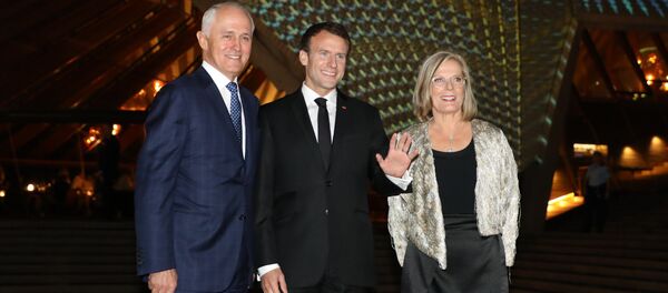 Președintele francez Emmanuel Macron, premierul australian Malcolm Turnbull și soția sa, Lucy Turnbull, din Sydney. 1 mai 2018 Președintele francez Emmanuel Macron, premierul australian Malcolm Turnbull și soția sa, Lucy Turnbull, din Sydney. 1 mai 2018 - Sputnik Moldova-România