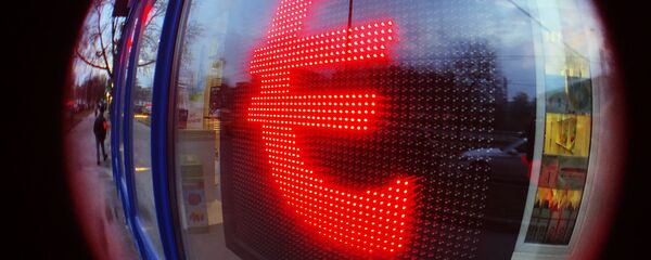 Табло курса евро в витрине операционной кассы Табло курса евро в витрине операционной кассы - Sputnik Молдова