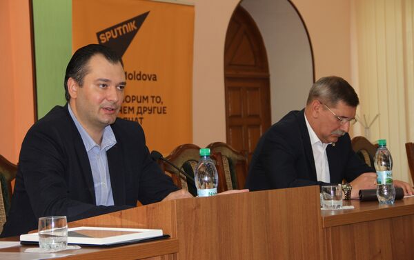 Вячеслав Пержу (слева), Сергей Скворцов (справа) - Sputnik Молдова