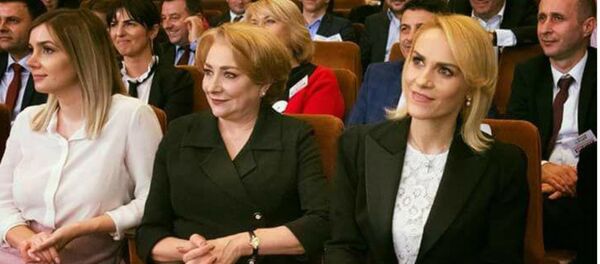 Irina Tănase (stânga), alături de Viorica Dăncilă și Gabriela Firea - Sputnik Moldova-România