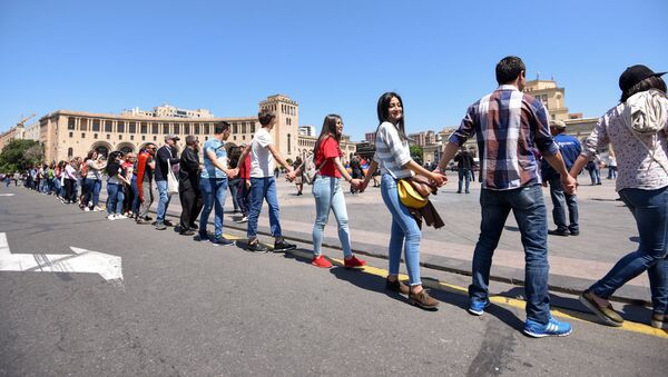 Активисты на заблокированной площади Республики (2 мая 2018). Еревaн - Sputnik Молдова
