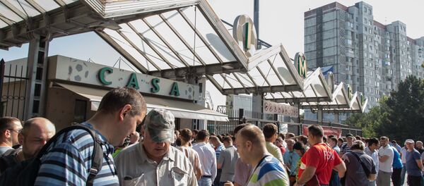 Очереди у билетной кассы стадиона Зимбру - Sputnik Moldova