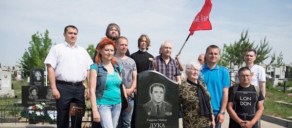 Открытие надгробного памятника ветерану ВОВ Александру Дуке Открытие надгробного памятника ветерану ВОВ Александру Дуке - Sputnik Молдова