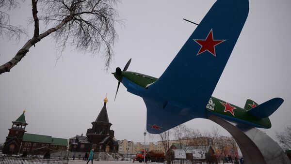 Памятник самолету Як-7Б в городе Нарьян-Мар. - Sputnik Молдова
