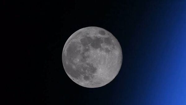 Российский космонавт показал исчезающую Луну - Sputnik Молдова