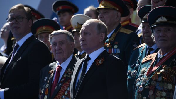 Президент России Владимир Путин на военном параде в честь 73-й годовщины Победы в ВОВ - Sputnik Молдова